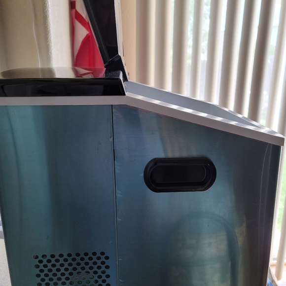 Programmable ICE Making Machine - Picture 3 of 7